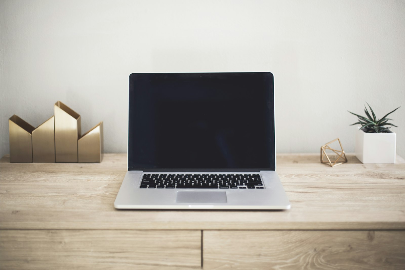 Apple MacBook Air 13" M3 8GB / 256GB Gece Yarısı