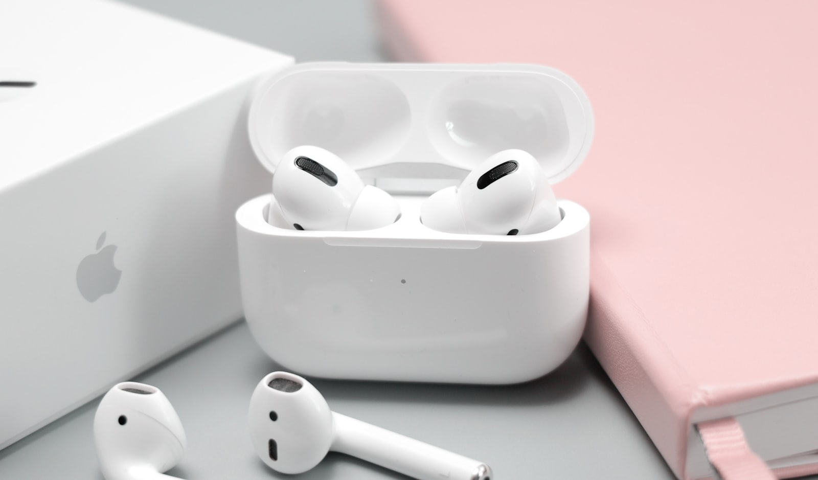 Apple AirPods Pro (2. Nesil) USB-C MagSafe Kılıf